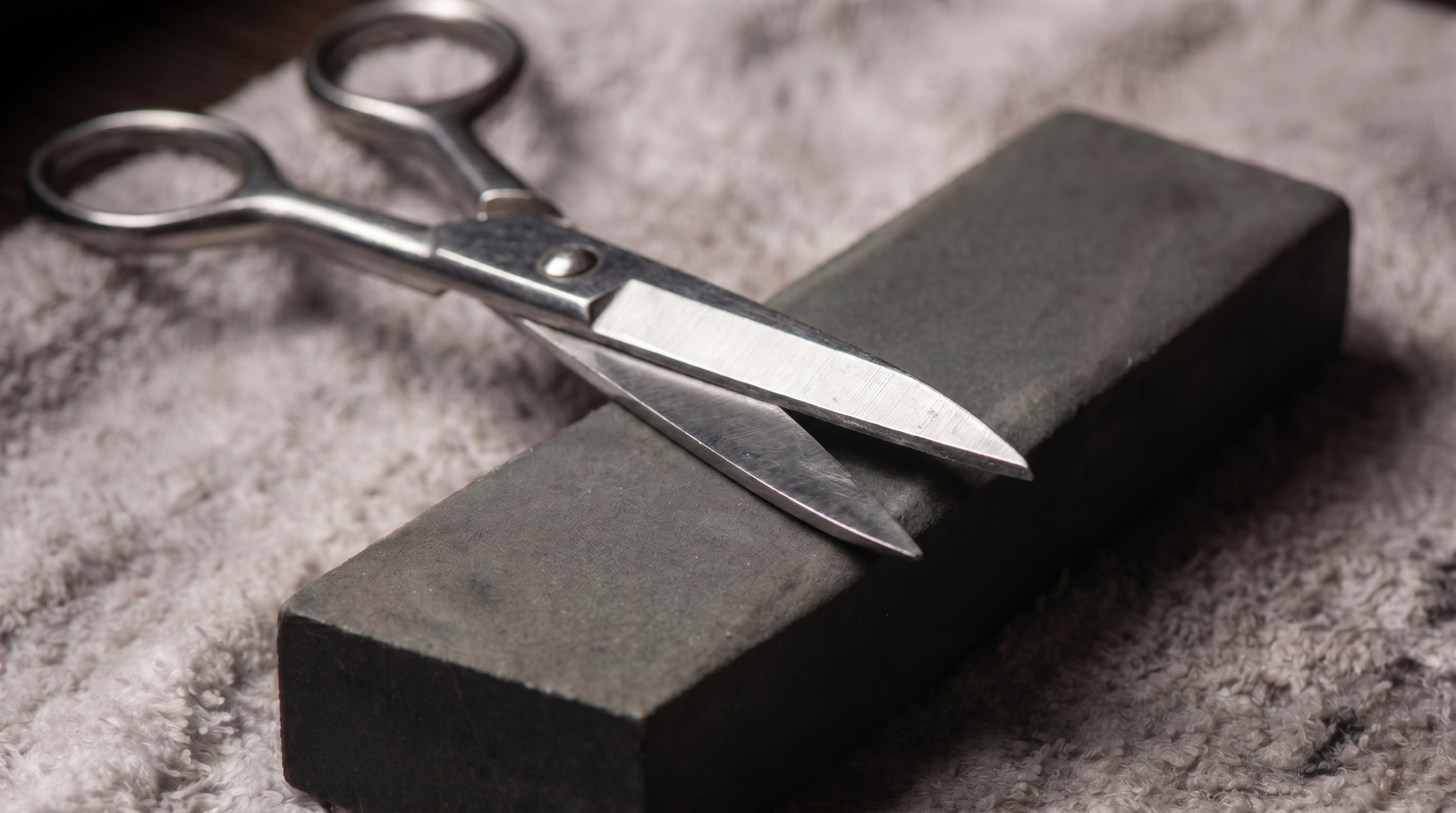 Scissors, shears and hair clipper blades